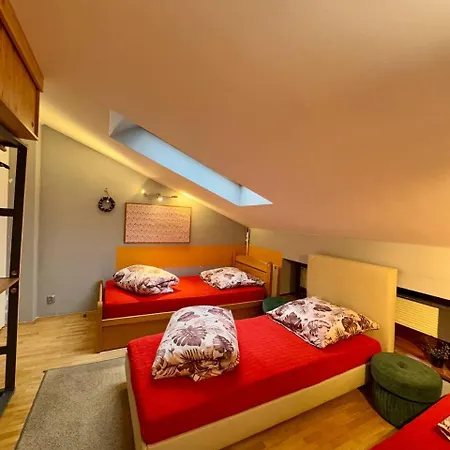 Vector Auberge de jeunesse Varsovie